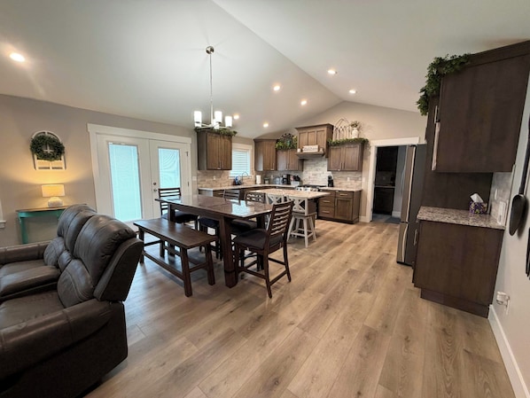 Interior - Spacious 7-bedroom house in Idaho Falls w/AC, Hottub/Swim Spa, Game Rm, Family (Idaho Falls)