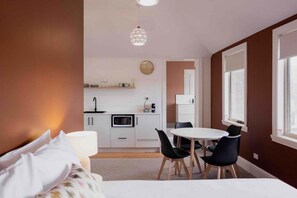 2 bedrooms, iron/ironing board, WiFi - Palfreymans Arcade | Central NoHo 2 Bed Apartment - 6 (Hobart City)