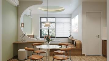 Kamar Triple Standar, pemandangan kebun | Interior