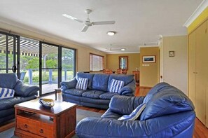 TV, fireplace - Lagava ~ Two Storey House with ocean glimpes (Bendalong)