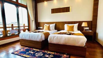 Deluxe tweepersoonskamer, balkon, uitzicht op bergen | Gratis wifi