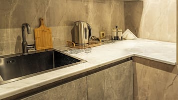 Suite de lujo, balcón, vistas a la ciudad | Interior