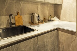 Suíte superluxo, sacada, vista para a cidade | Parte interna