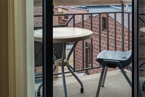 Standard Twin Room, Balcony, City View | Interior - Aivazovsky (Gyumri)