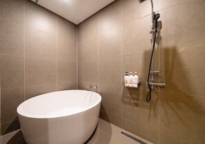 M Superior | Bathroom | Hair dryer, towels, soap, shampoo - M Place Hotel Guwol-dong (Incheon)