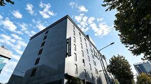 A modern hotel with a prominent entrance and multiple windows. - M Place Hotel Guwol-dong (Incheon)