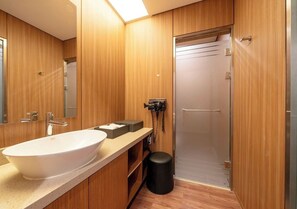 M Superior | Bathroom | Hair dryer, towels, soap, shampoo - M Place Hotel Guwol-dong (Incheon)