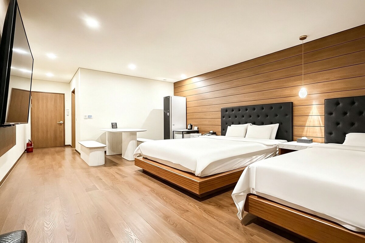 Ropa de cama de alta calidad, cubrecamas, wifi gratis y ropa de cama 