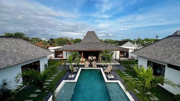 Outdoor pool, pool loungers