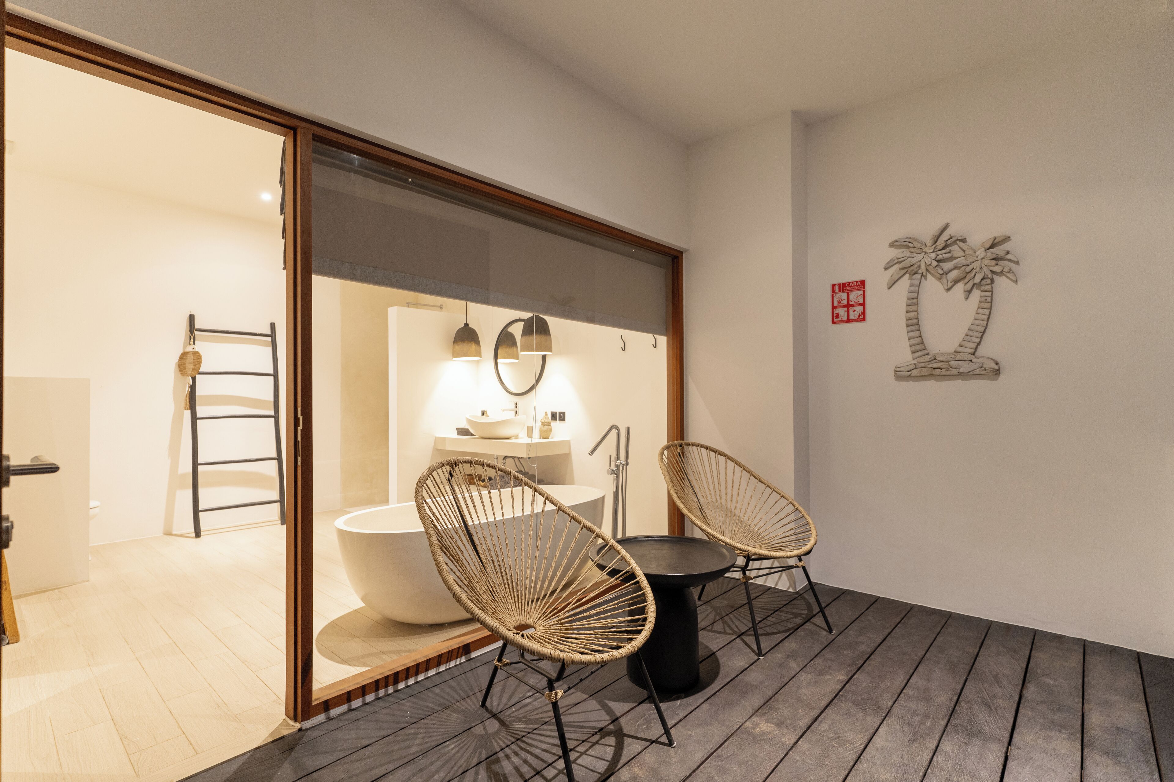 Villa Deluxe, balcón, vista a la alberca | Baño | Regadera tipo lluvia, secadora de cabello, toallas, jabón 