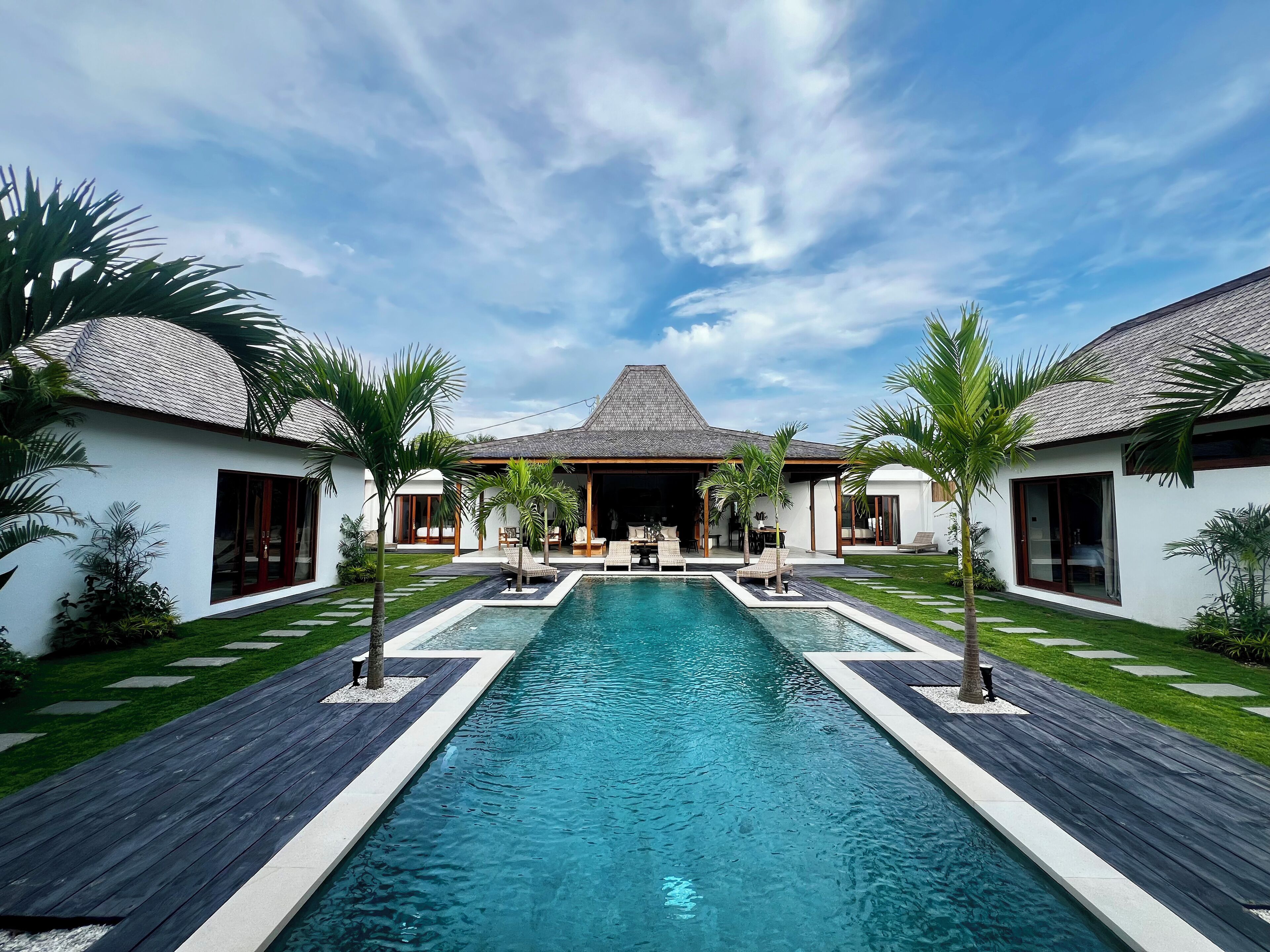 Outdoor pool, sun loungers