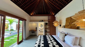 Villa – deluxe, balkong, bassengutsikt | Safe på rommet, wi-fi (inkludert) og sengetøy