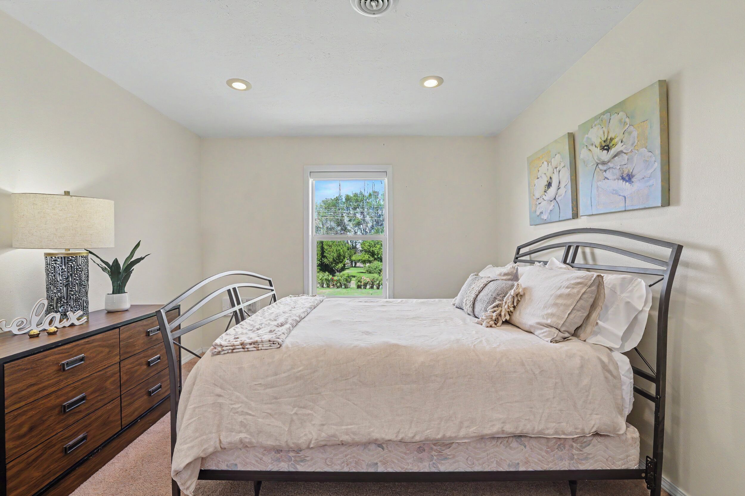 4 habitaciones, escritorio, tabla de planchar con plancha y wifi gratis 