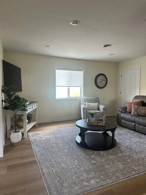 Smart TV - Marvelous 4-bedroom apartment in welcoming Wendell (Wendell)