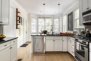 Fridge, microwave, oven, stovetop - Stylish Zen Retreat in Decatur Near Dining, BeltLine & Atlanta Hotspots (Decatur)
