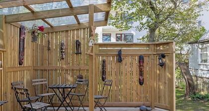 Vibrant Urban Oasis in the Heart of the City