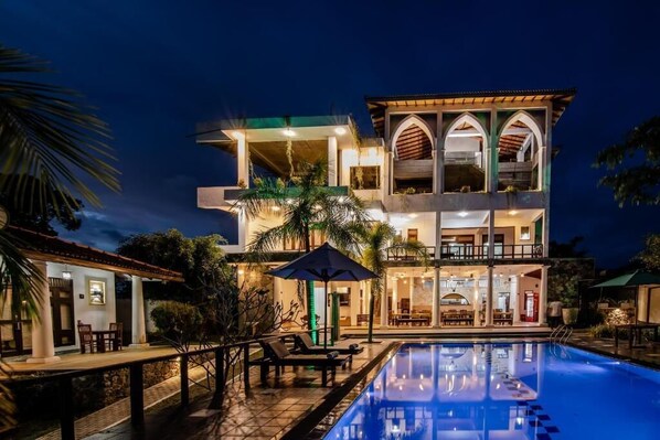 Outdoor pool - Fort Edge Retreat (galle)