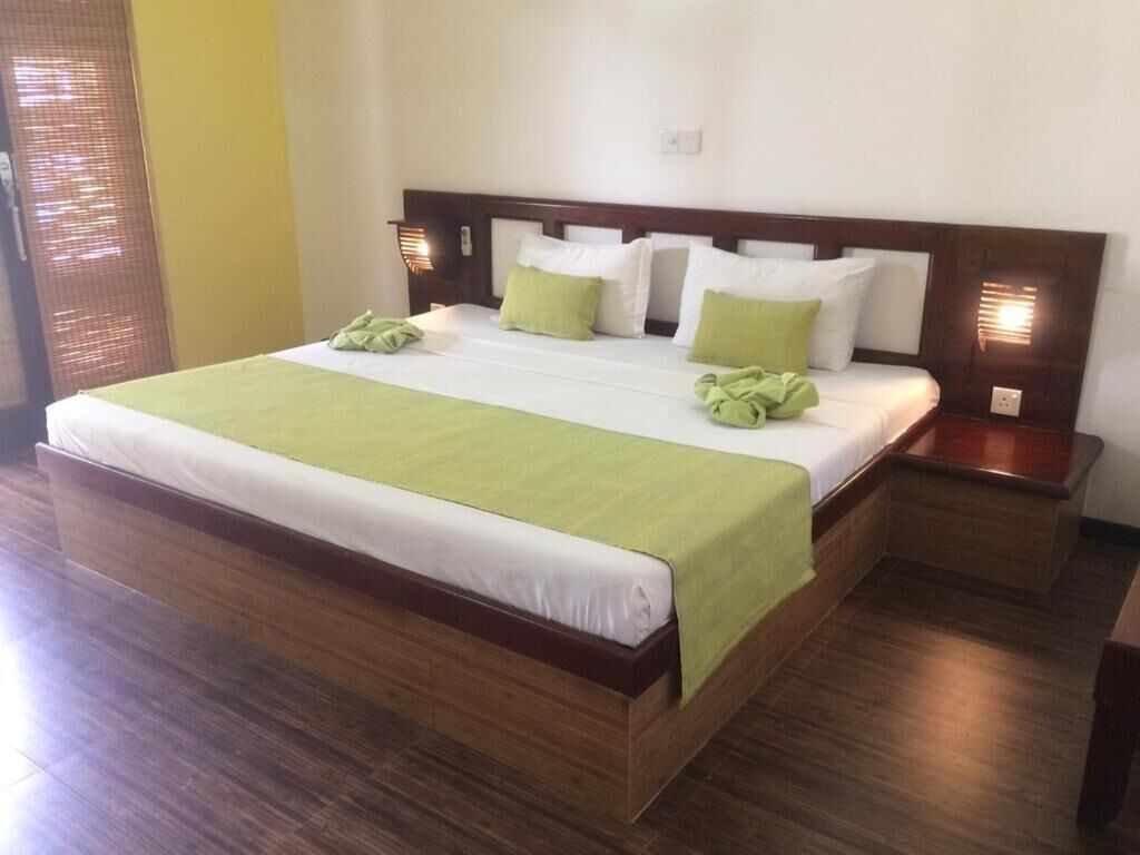 Habitación Deluxe doble, vistas al jardín | Espacio para trabajar con un portátil y wifi gratis