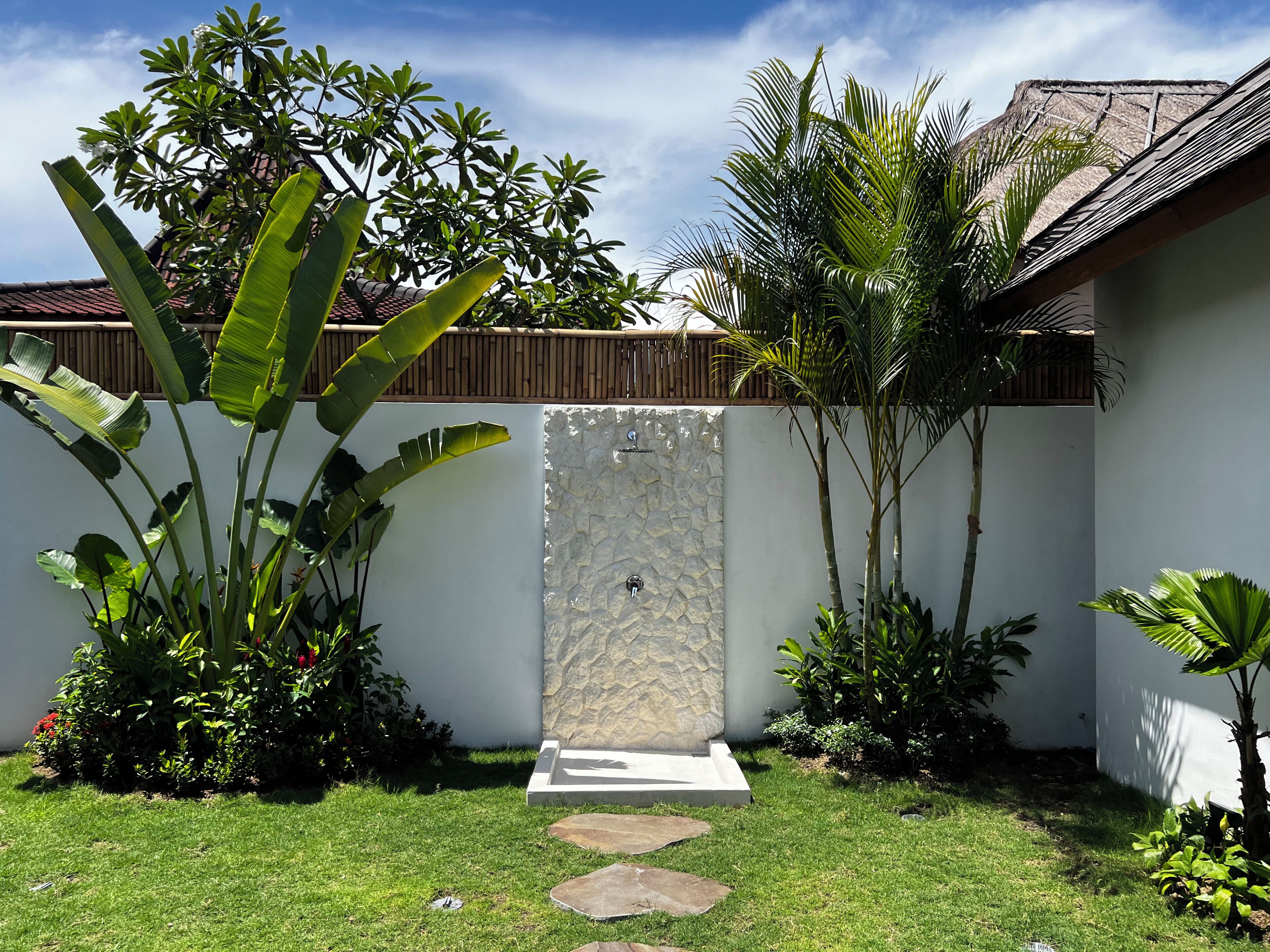 Biệt thự Deluxe, ban công, quang cảnh hồ bơi | Quang cảnh vườn