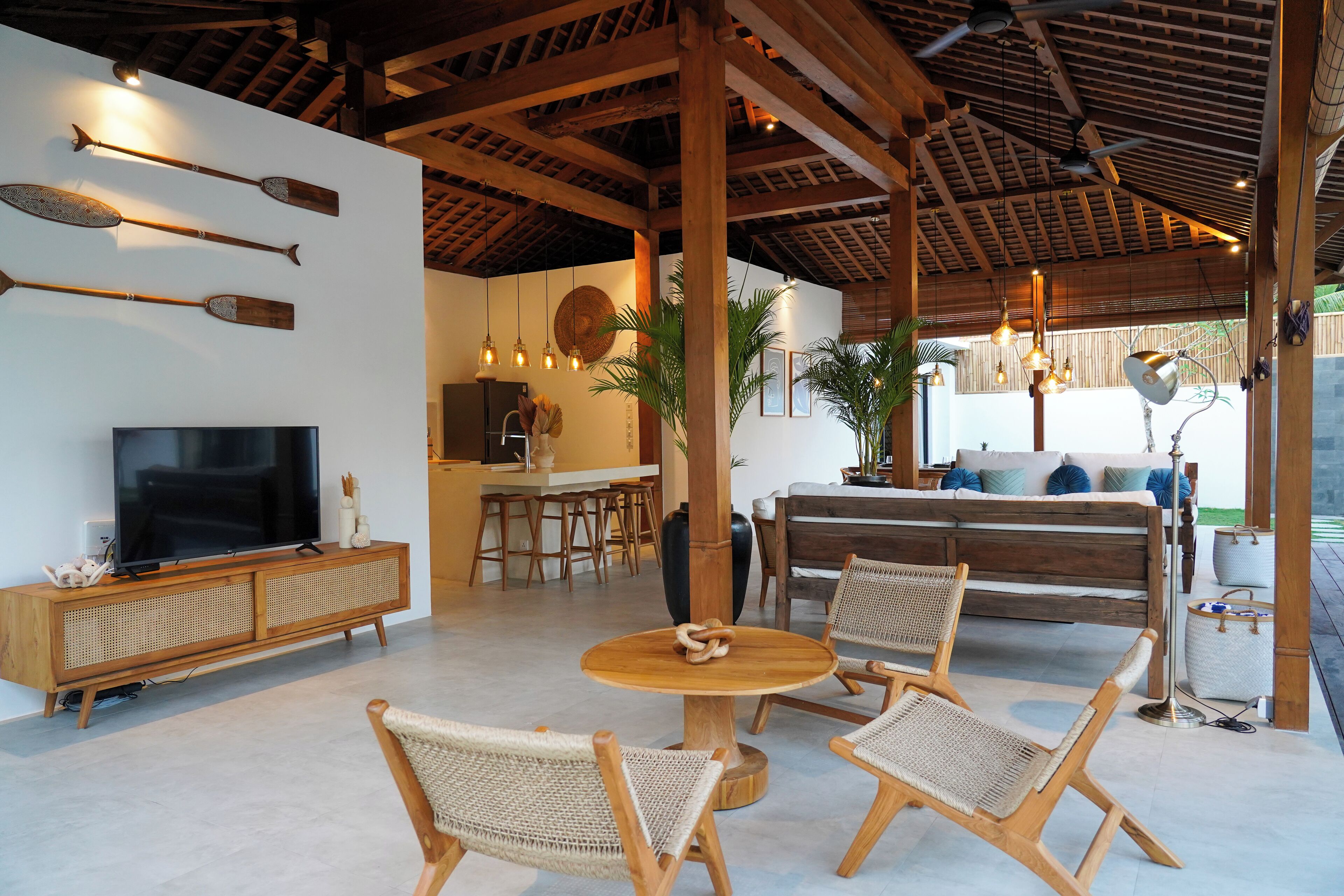 Deluxe Villa, Balcony, Pool View | Interior