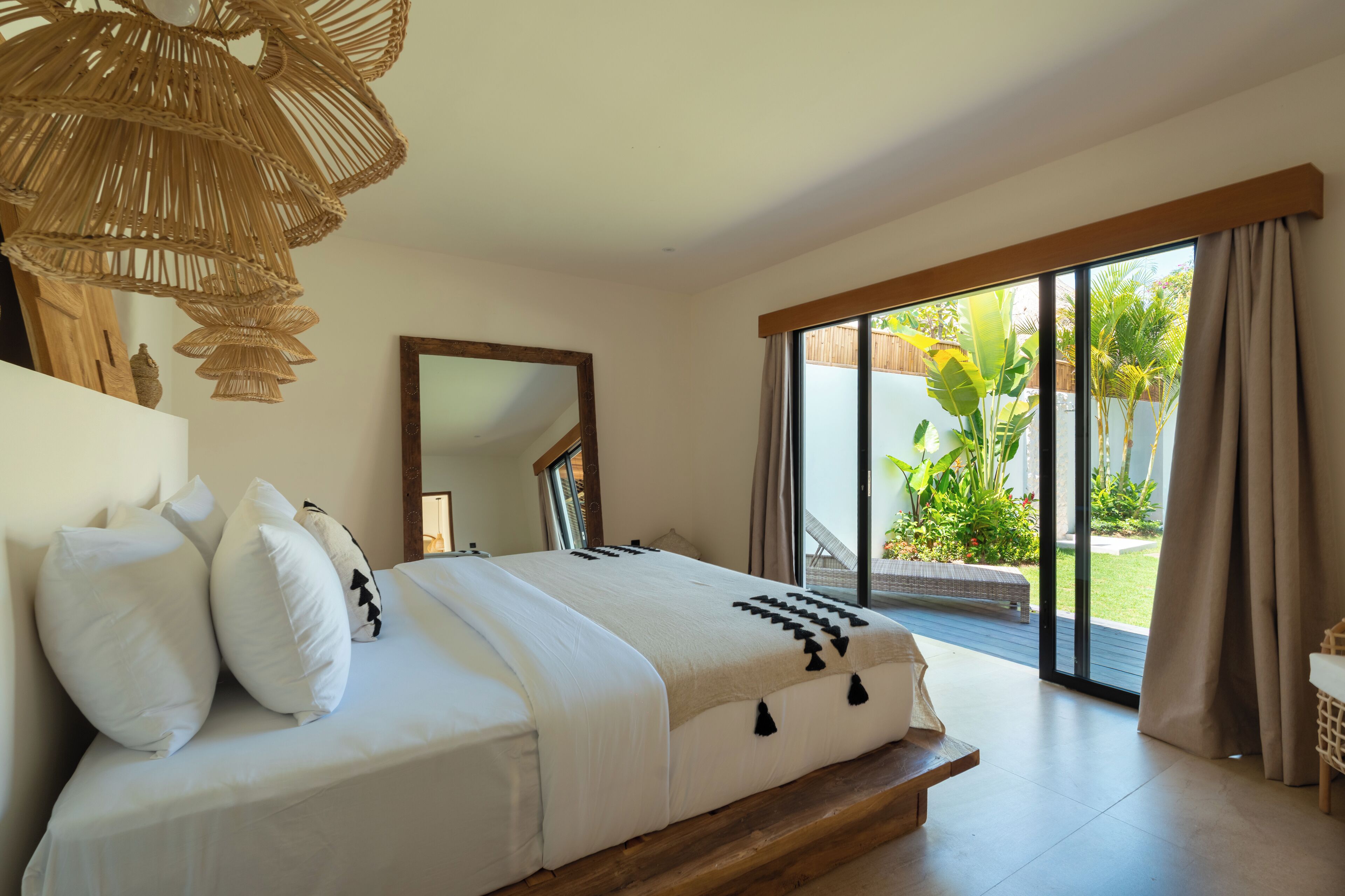 Villa Deluxe, balcone, vista piscina | Biancheria da letto di alta qualità, una cassaforte in camera