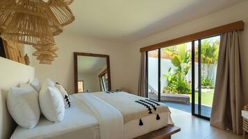 Villa Deluxe, balcone, vista piscina | Biancheria da letto di alta qualità, una cassaforte in camera