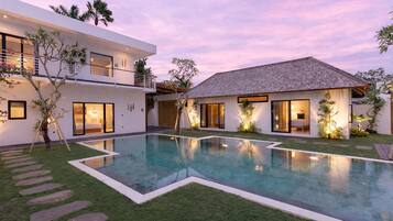 Outdoor pool, sun loungers