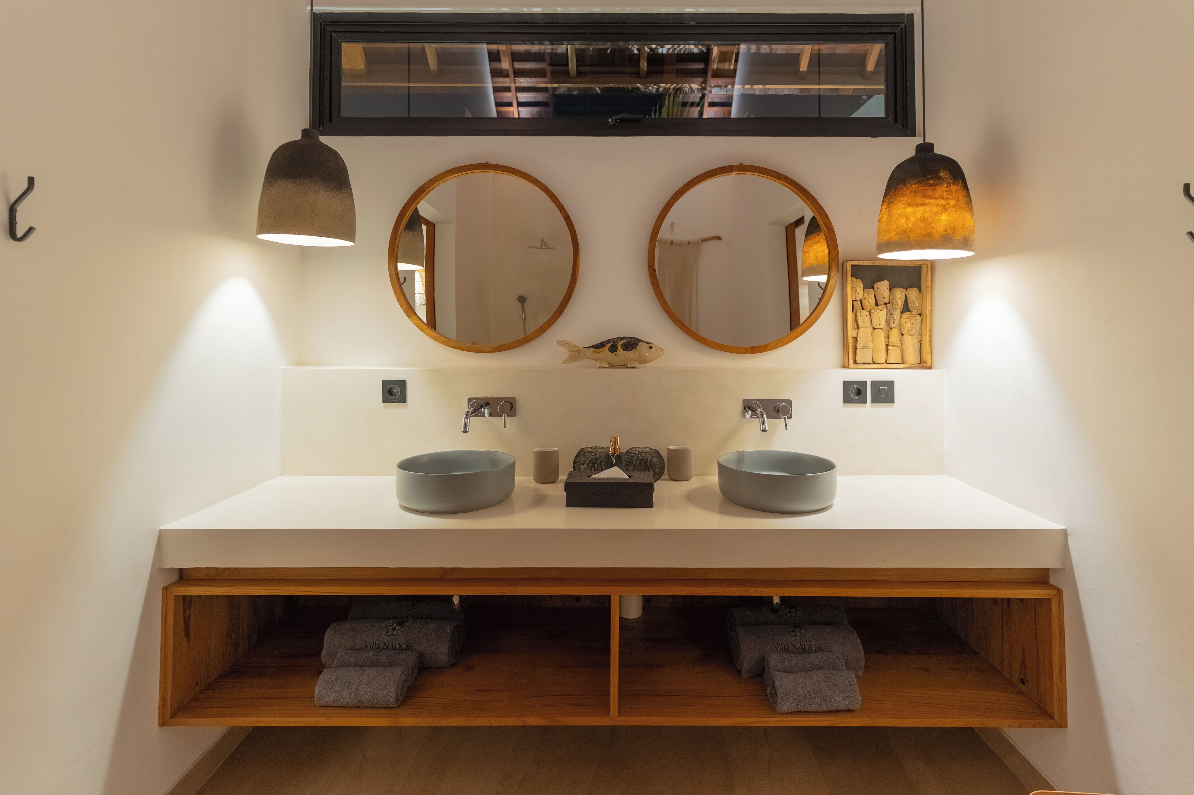 Villa Deluxe, balcone, vista piscina | Bagno | Soffione a pioggia, asciugacapelli, bidet, asciugamani