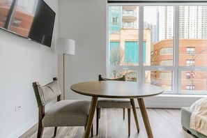 Dining - Blueground | Near North Side, rooftop, nr Riverwalk (Chicago)