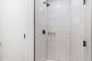 Hair dryer, towels - Blueground | Near North Side, rooftop, nr Riverwalk (Chicago)
