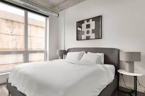 Iron/ironing board, WiFi, bed sheets - Blueground | Near North Side, rooftop, nr Riverwalk (Chicago)
