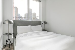 Iron/ironing board, WiFi, bed sheets - Blueground | Near North Side, rooftop, nr Riverwalk (Chicago)