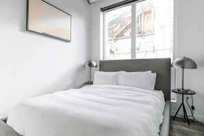 Iron/ironing board, WiFi, bed sheets - Blueground | Near North Side, rooftop, nr Riverwalk (Chicago)