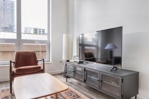 TV, stereo - Blueground | Near North Side, rooftop, nr Chicago River (Chicago)