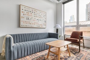 TV, stereo - Blueground | Near North Side, rooftop, nr Chicago River (Chicago)
