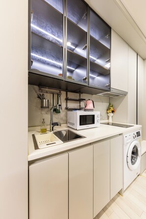 Standard Double Room, City View | Private kitchen - Nampo Stay 99 (Busan)