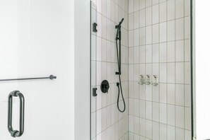 Hair dryer, towels - Blueground | Near North Side, rooftop, nr Riverwalk (Chicago)