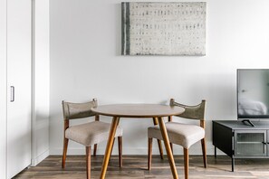 Dining - Blueground | Near North Side, rooftop, nr Riverwalk (Chicago)