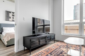 Iron/ironing board, WiFi, bed sheets - Blueground | Near North Side, rooftop, nr Riverwalk (Chicago)