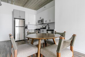 Dining - Blueground | Near North Side, rooftop, nr Riverwalk (Chicago)