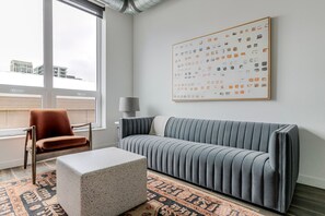 TV, stereo - Blueground | Near North Side, rooftop, nr Riverwalk (Chicago)