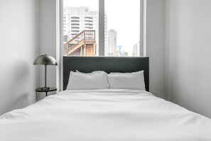 Iron/ironing board, WiFi, bed sheets - Blueground | Near North Side, rooftop, nr Riverwalk (Chicago)