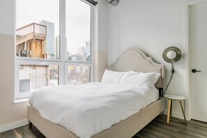 Iron/ironing board, WiFi, bed sheets - Blueground | Near North Side, rooftop, nr Riverwalk (Chicago)