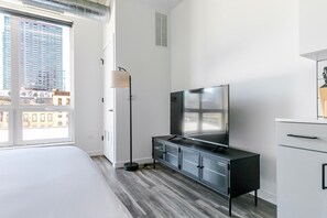 Iron/ironing board, WiFi, bed sheets - Blueground | Near North Side, rooftop, nr Riverwalk (Chicago)