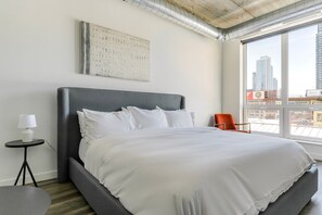 Iron/ironing board, WiFi, bed sheets - Blueground | Near North Side, rooftop, nr Riverwalk (Chicago)