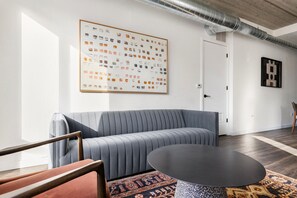 Fernseher, Stereoanlage