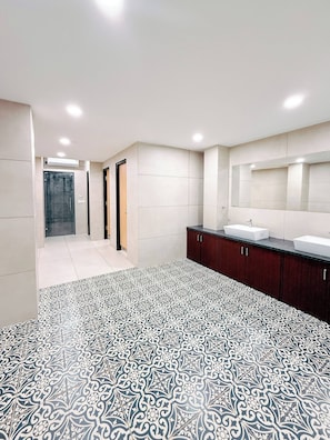 Apartment, 1 Bedroom, Accessible, Smoking | Bilik Mandi