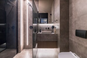 Shower, hair dryer, towels, soap - The HostMaster Skyline Tower View Suite (Athina)