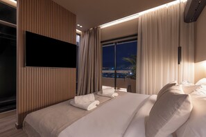 1 bedroom, iron/ironing board, Internet, bed sheets - The HostMaster Skyline Tower View Suite (Athina)