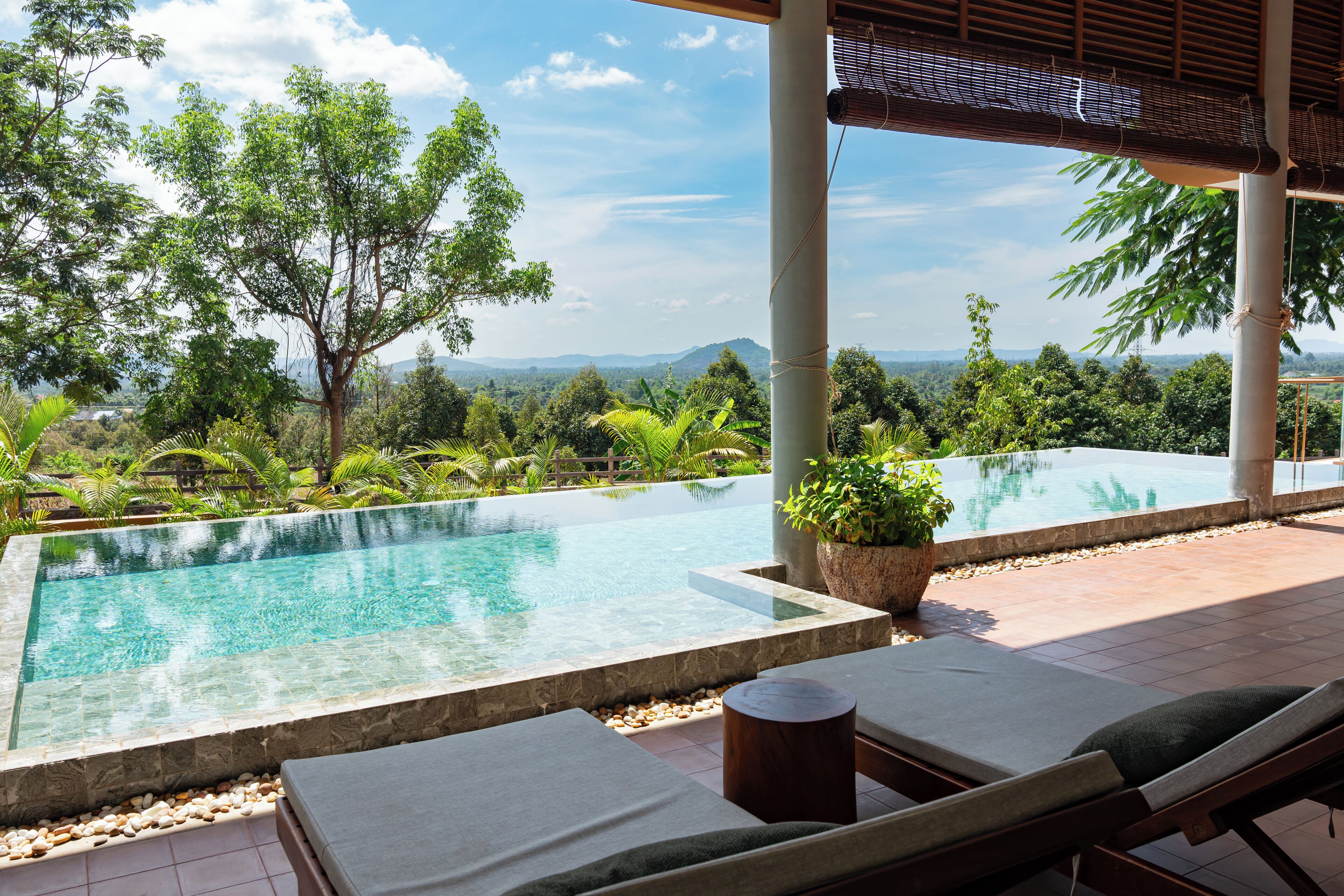 7 indoor pools, sun loungers